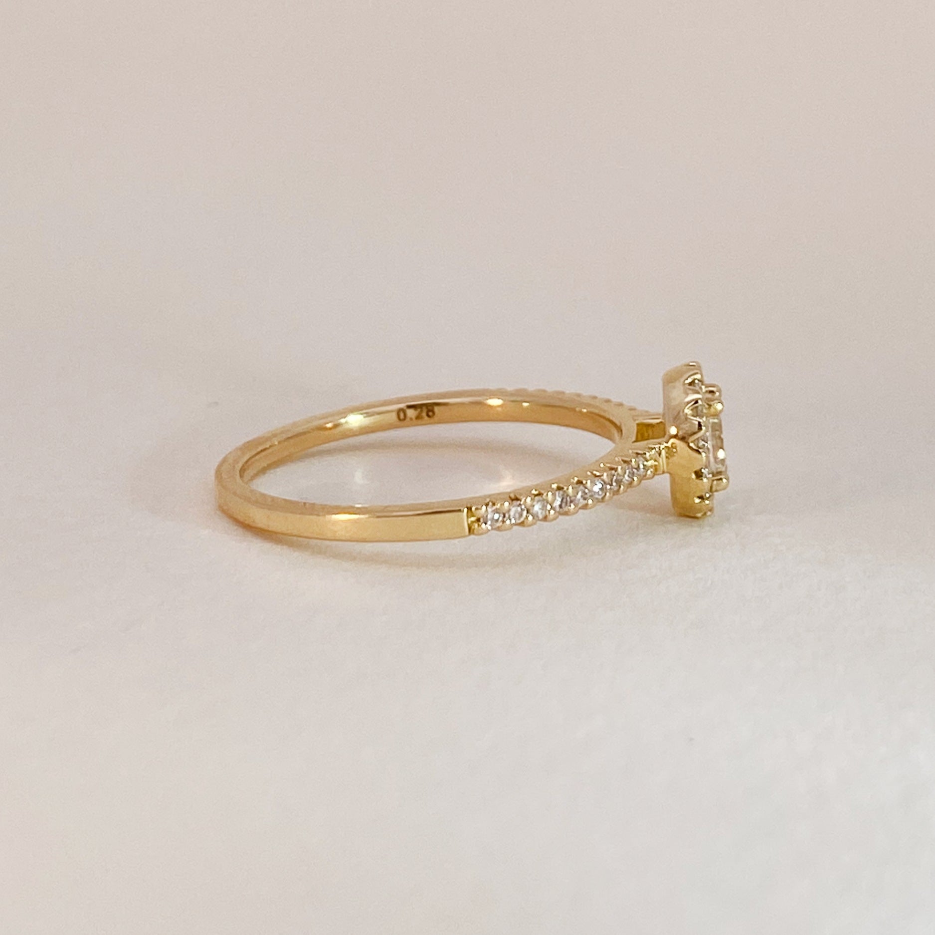 Golden Diamond and Diamonds Ring