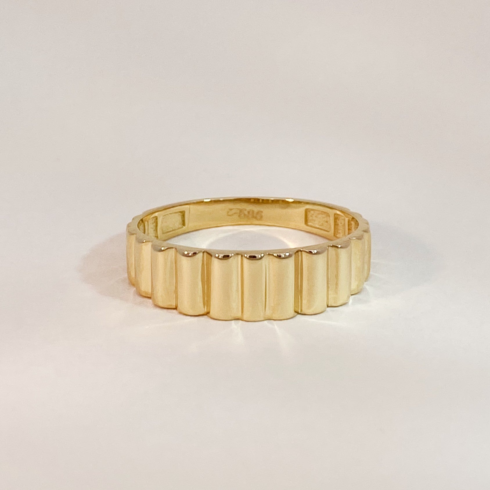 Gouden geribbelde ring