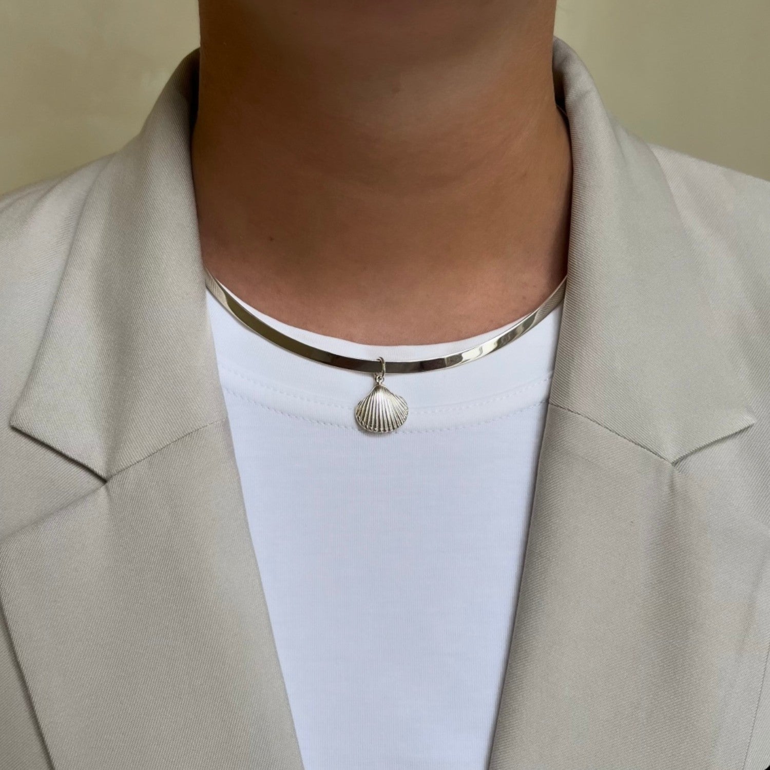 Silver Choker Necklace with shell Pendant