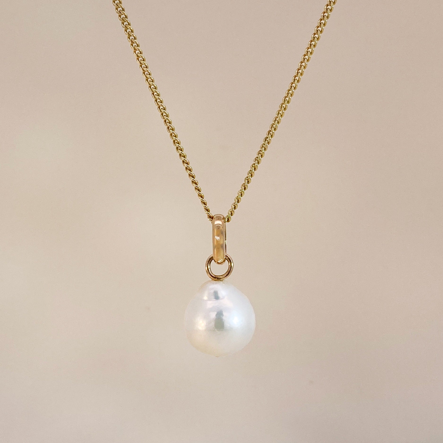 Tiny Baroque Pearl Pendant Necklace